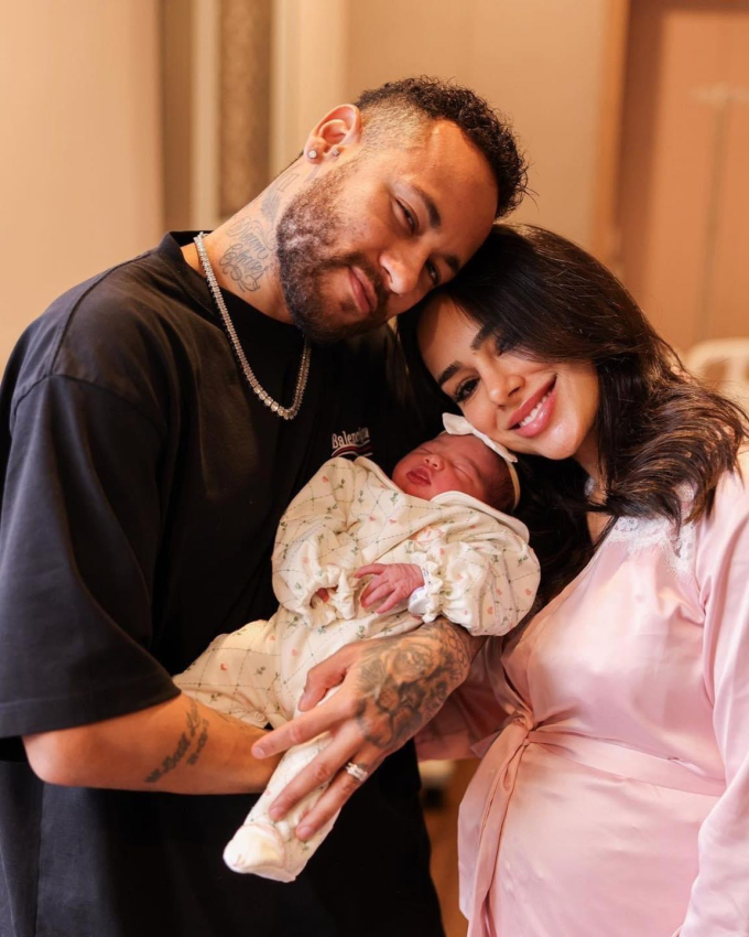 Siêu sao Neymar và bạn gái mĩ nhân đón con gái chào đời - Ảnh 1.