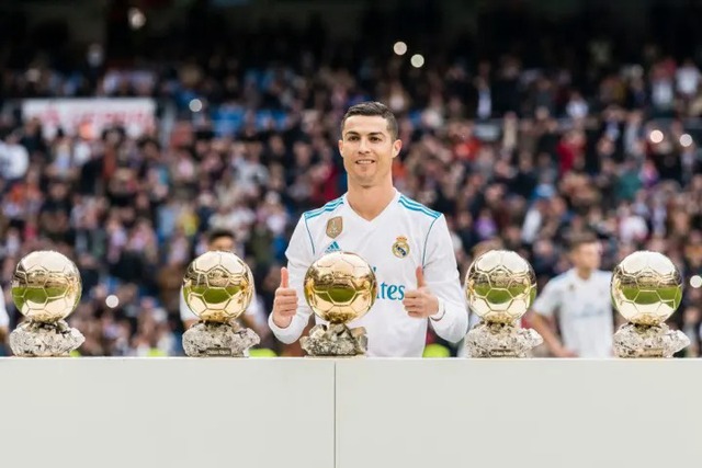 Những cầu thủ được đề cử Quả bóng vàng nhiều nhất lịch sử: Messi xếp sau Ronaldo - Ảnh 7.