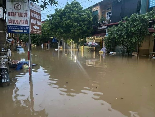 Ngập lụt, sạt lở nghiêm trọng ở Yên Bái, 2 người thiệt mạng - Ảnh 3.