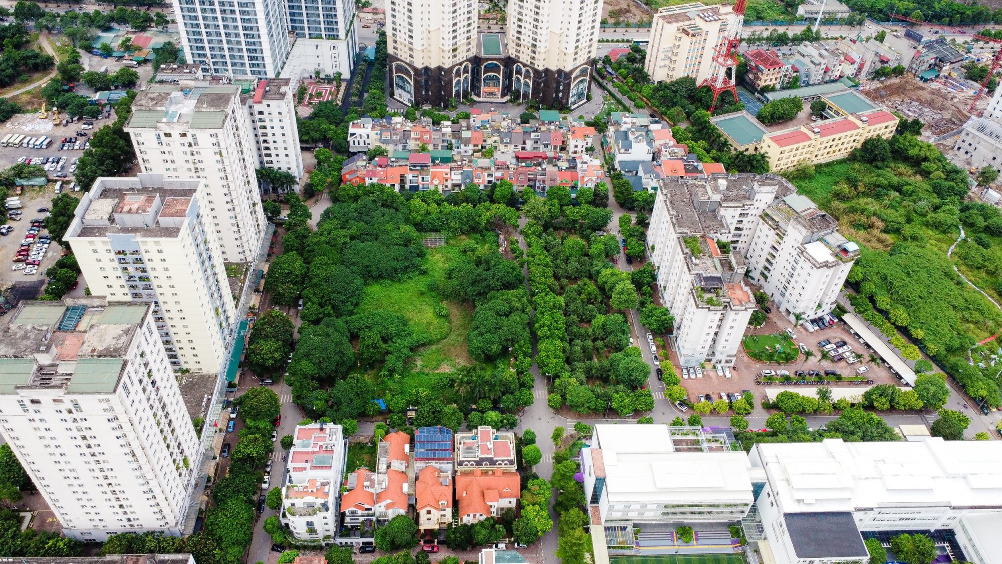 “Hô biến” quỹ đất 20% thành biệt thự triệu đô, cao ốc tại Khu đô thị mới Trung Văn - Ảnh 1.