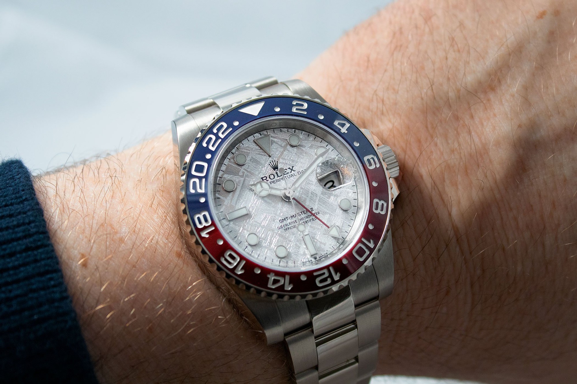 Không gắn kim cương hay đá quý, chiếc đồng hồ này vẫn có giá gần 6 tỷ đồng, ghi danh Guinness vì kỷ lục 'ngoài hành tinh' độc nhất vô nhị - Ảnh 5.