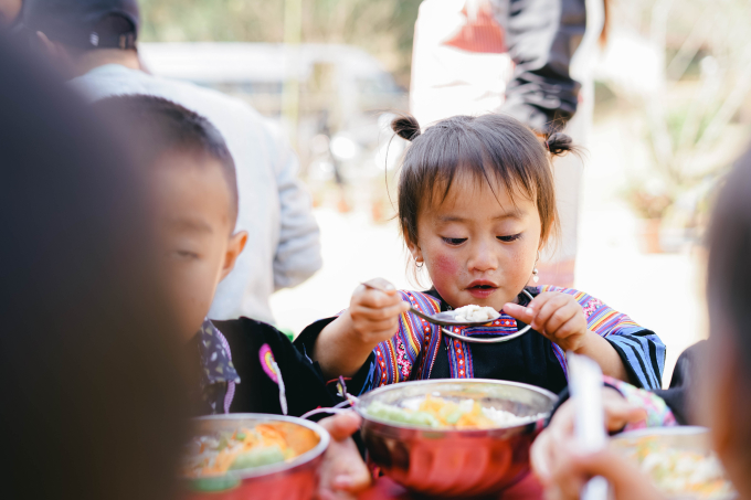 Chuyện chàng Trung uý vùng cao nuôi cơm trưa cho hàng nghìn em nhỏ: Để cơm trắng nước lã chẳng còn là bữa ăn mỗi ngày - Ảnh 8.
