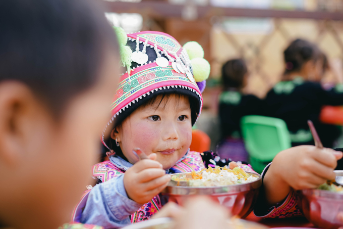 Chuyện chàng Trung uý vùng cao nuôi cơm trưa cho hàng nghìn em nhỏ: Để cơm trắng nước lã chẳng còn là bữa ăn mỗi ngày - Ảnh 3.
