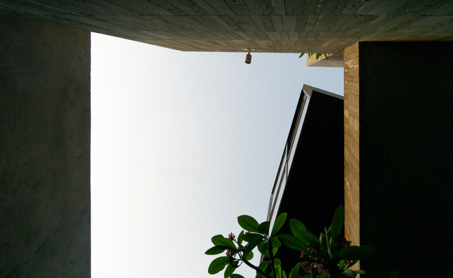 Phong cách nhiệt đới Á Đông kết hợp kiến trúc hiện đại trong căn biệt thự ven sông - Ảnh 13.