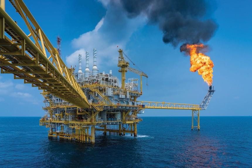 Cổ phiếu dầu khí sẽ hưởng lợi thế nào khi giá dầu tăng vọt?