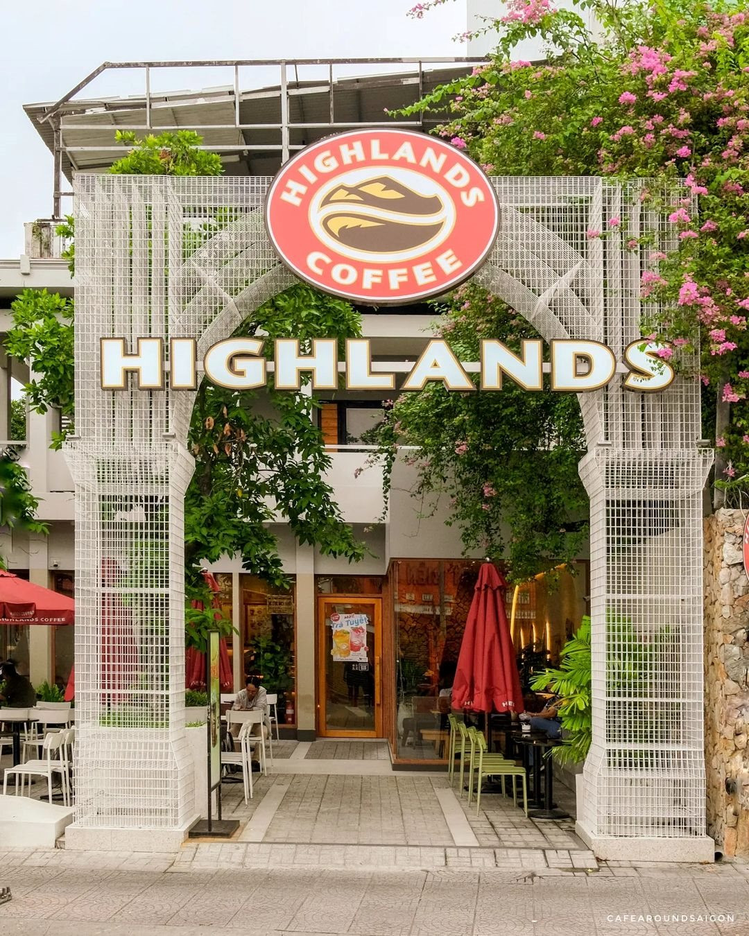 Cuộc chiến nảy lửa giữa các chuỗi cà phê sang chảnh: Highlands Coffee vô đối, Phúc Long bung lụa, Starbucks bình tĩnh, The Coffee House thủ thế - Ảnh 4.