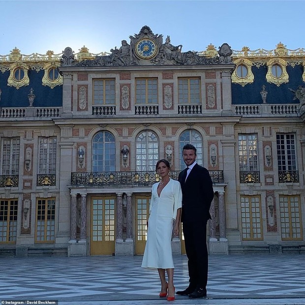 Siêu đám cưới David - Victoria Beckham ở lâu đài: Tốn hơn 24 tỷ, khách mời toàn sao khủng, chuyên cơ chở váy cưới xuyên Đại Tây Dương 4 lần - Ảnh 3.