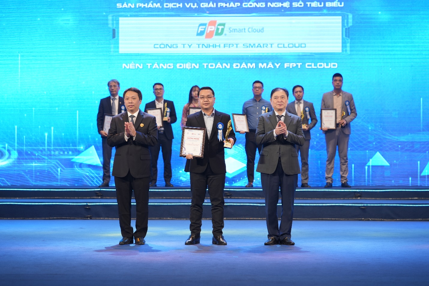 FPT đạt 6 giải thưởng chuyển đổi số Việt Nam - Ảnh 1.