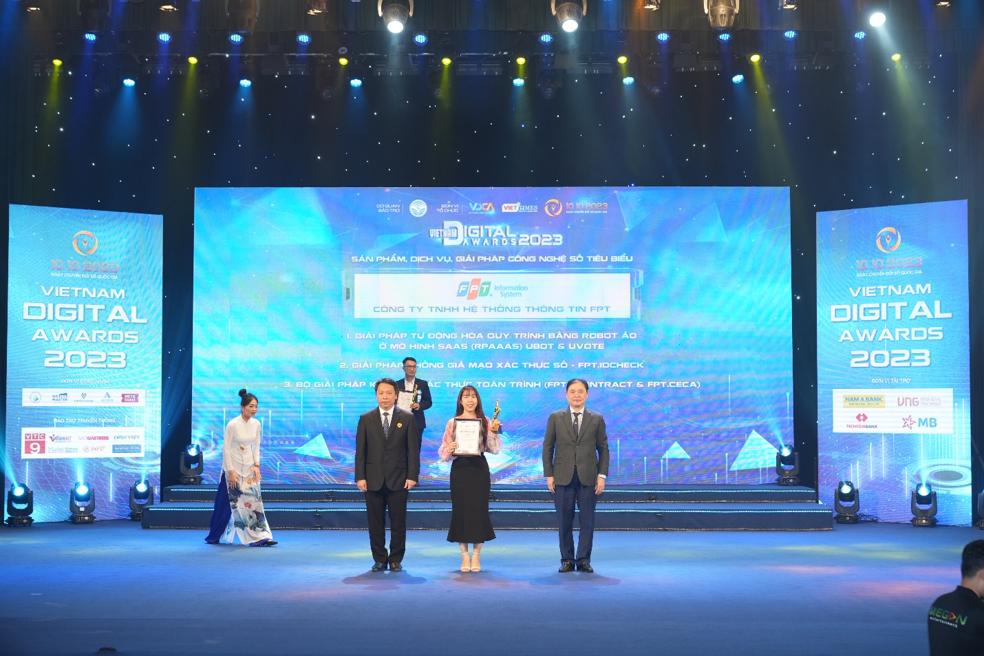 FPT đạt 6 giải thưởng chuyển đổi số Việt Nam - Ảnh 2.