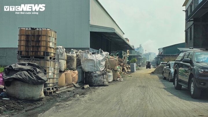 Cận cảnh ô nhiễm tại cụm công nghiệp '3 không' ở Bắc Ninh - Ảnh 9.