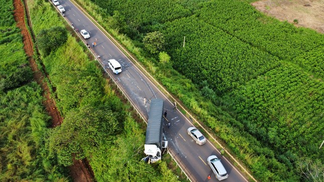 Hé lộ nguyên nhân vụ tai nạn 13 người thương vong ở Đắk Lắk - Ảnh 2.