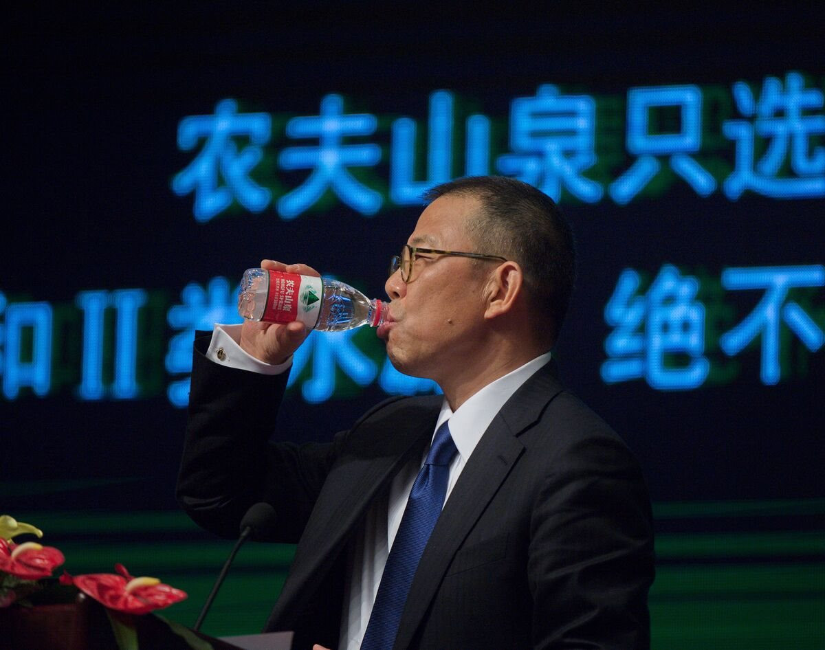 Tỷ phú giàu nhất Trung Quốc ‘hốt bạc’ từ nước đóng chai: Mỗi năm xử lý hơn 1 triệu tấn nước từ rừng nguyên sinh, sắp khai thác đóng chai cả nước băng tan chảy - Ảnh 1.
