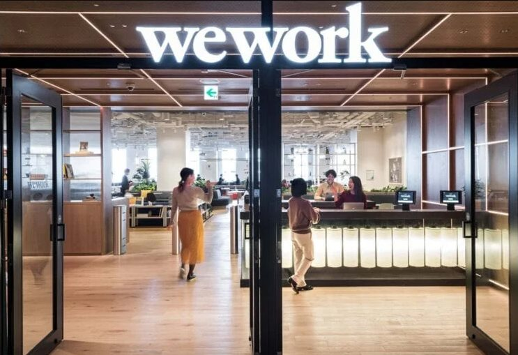 WeWork sắp phá sản: Starup từng trị giá 47 tỷ USD nay chỉ còn là đống đổ nát với khoản nợ 2,9 tỷ USD, là thất bại đáng xấu hổ Masayoshi Son muốn chôn vùi - Ảnh 1.