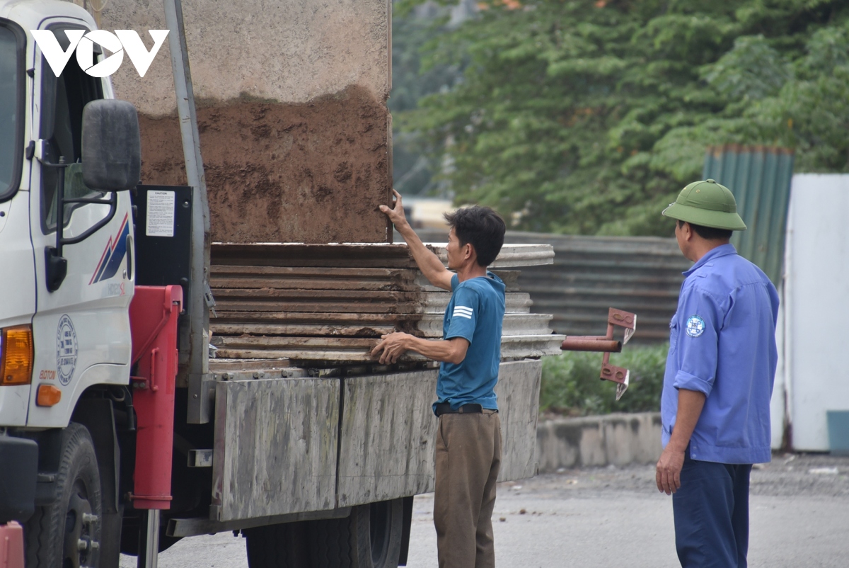 Cận cảnh việc tháo dỡ tường rào bê tông đường vành đai 2,5 Đầm Hồng- Giải Phóng - Ảnh 11.