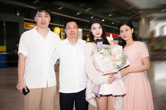 Phương Nhi trở về Việt Nam sau khi chinh chiến Miss International: Đông fan chờ đón, thần sắc ra sao? - Ảnh 6.