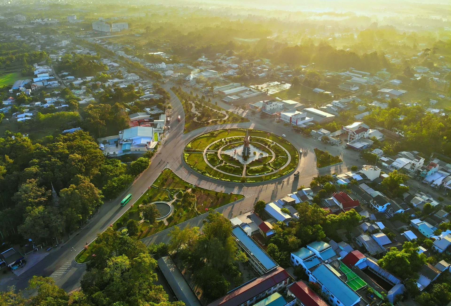 5 trụ cột giúp tỉnh có vị trí địa chính trị quan trọng trở thành trung tâm kinh tế biển hiện đại của Việt Nam - Ảnh 2.