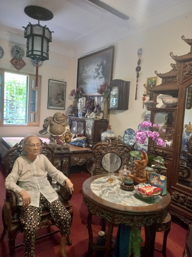 Ảnh thời thiếu nữ của cụ bà làm dâu phố cổ Hà Nội gây &quot;sốt&quot;, 90 tuổi vẫn đẹp phúc hậu - Ảnh 2.