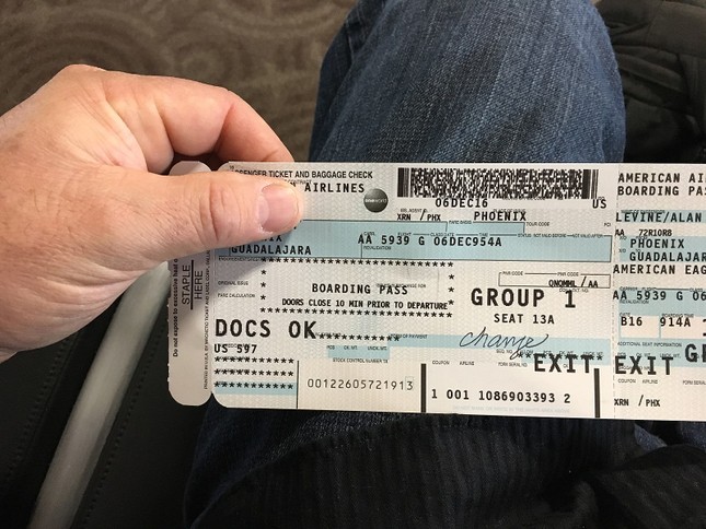 Cực kỳ nguy hiểm khi đăng ảnh vé máy bay lên mạng - Ảnh 1.