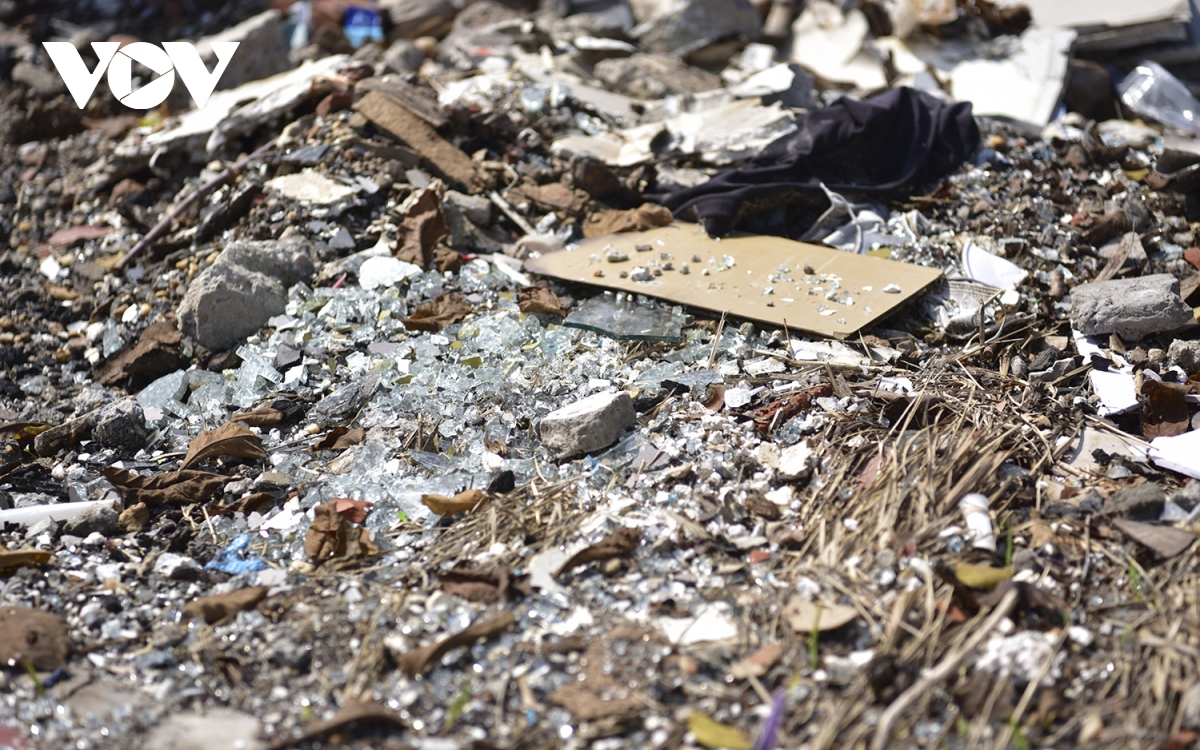Khu “đất vàng” tràn ngập rác thải ở Long Biên - Ảnh 13.