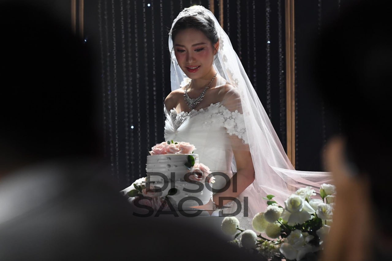 Hot nhất Thái Bình lúc này: Dân làng đổ xô xem đám cưới Đoàn Văn Hậu, visual cô dâu mặc váy cưới sáng bừng - Ảnh 7.