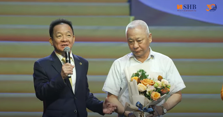 Chủ tịch SHB Đỗ Quang Hiển xúc động tiết lộ &quot;người thầy&quot; dậy kinh doanh xuất nhập khẩu, giúp ông xây cơ đồ như ngày nay - Ảnh 1.