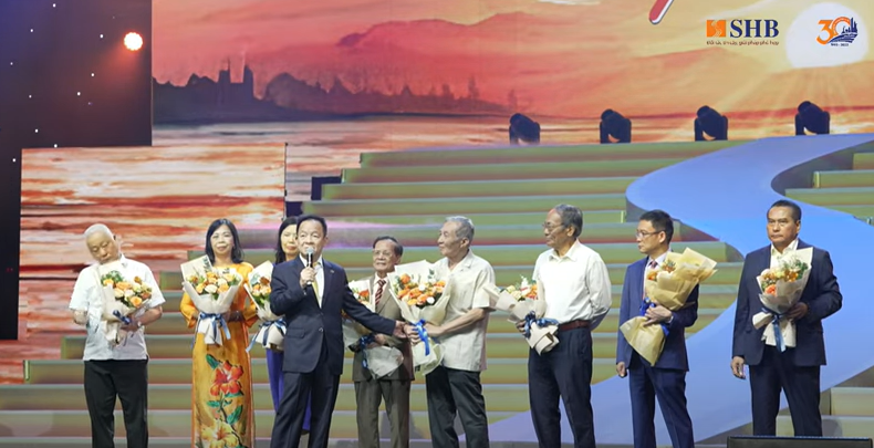Chủ tịch SHB Đỗ Quang Hiển xúc động tiết lộ &quot;người thầy&quot; dậy kinh doanh xuất nhập khẩu, giúp ông xây cơ đồ như ngày nay - Ảnh 3.