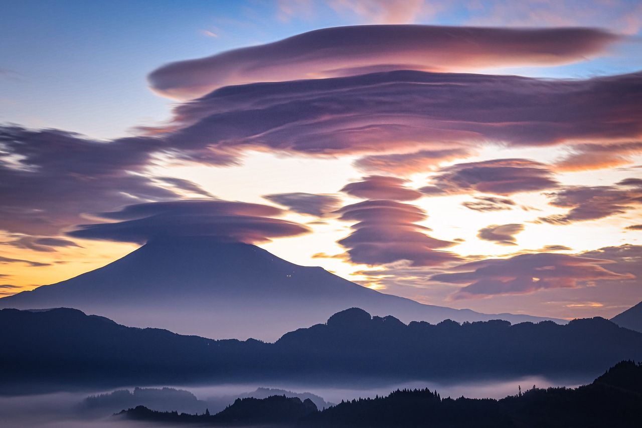 Từng phát ngán mỗi khi thấy núi Phú Sĩ, chàng thanh niên khiến cả thế giới ngỡ ngàng với những bức ảnh đẹp mê đắm về ngọn núi già của quê hương - Ảnh 7.