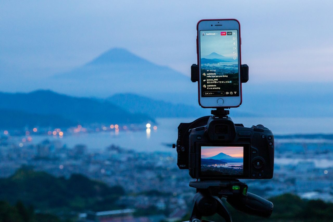 Từng phát ngán mỗi khi thấy núi Phú Sĩ, chàng thanh niên khiến cả thế giới ngỡ ngàng với những bức ảnh đẹp mê đắm về ngọn núi già của quê hương - Ảnh 3.