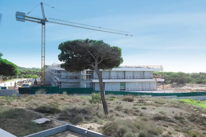 Cận cảnh siêu biệt thự "đắt nhất Bồ Đào Nha" đang được Ronaldo xây dựng: Rộng 2.700 m2, giá sơ sơ hơn 550 tỷ