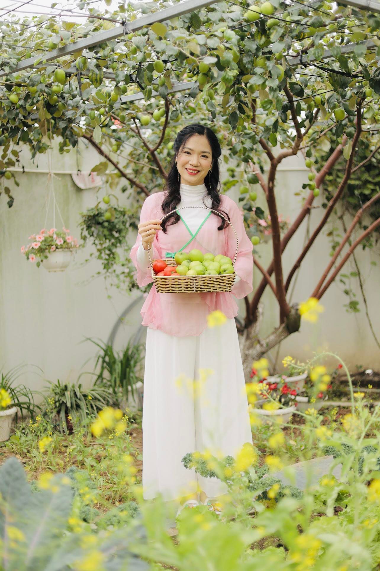 Khu vườn rộng 300m2 sum suê rau trái, mùa nào thức nấy, tươi tốt um tùm của mẹ đảm 4 con ở Quảng Ninh- Ảnh 1.