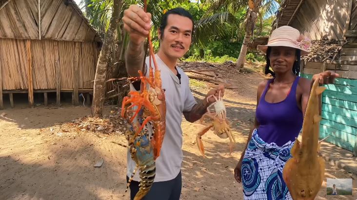 &quot;Gã ăn mày” người Hải Dương tiết lộ về nơi chỉ người nghèo mới ăn tôm hùm, ra biển sai ngày có thể rắc rối lớn - Ảnh 1.