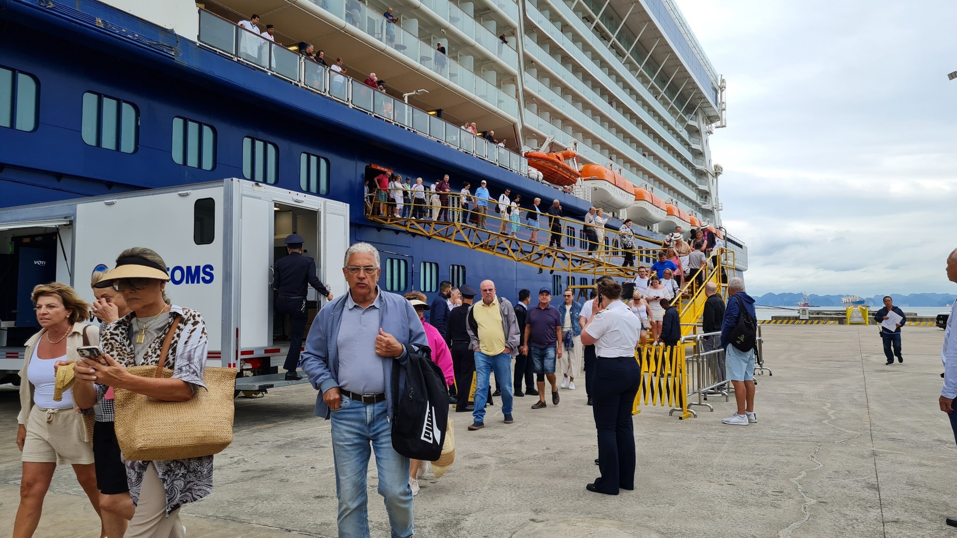 Hơn 2.600 khách quốc tế đến Hạ Long bằng siêu du thuyền - Ảnh 5.