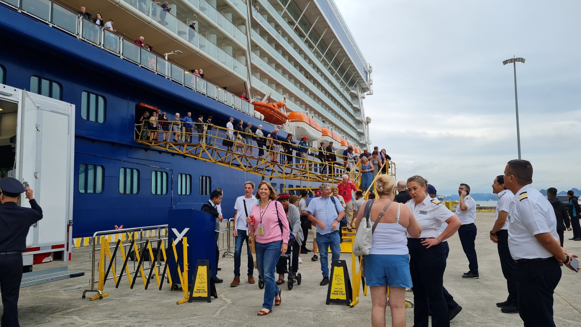 Hơn 2.600 khách quốc tế đến Hạ Long bằng siêu du thuyền - Ảnh 7.