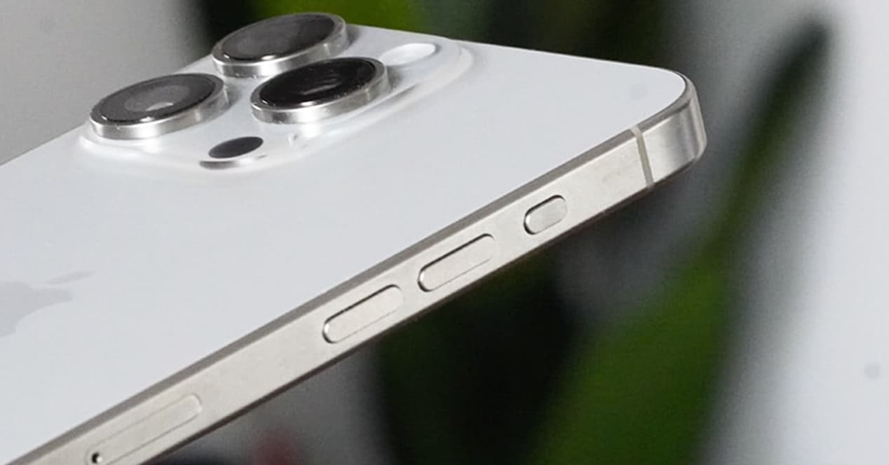 iPhone giá 11 triệu đồng lộ diện hấp dẫn: Ngoại hình sang xịn, có điểm giống iPhone 15 Pro Max - Ảnh 2.