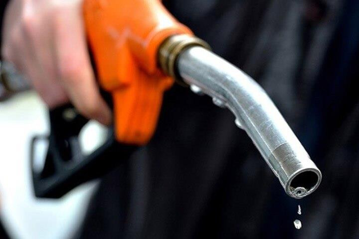 Giá xăng dầu giảm mạnh, cao nhất hơn 1.000 đồng/lít - Ảnh 1.