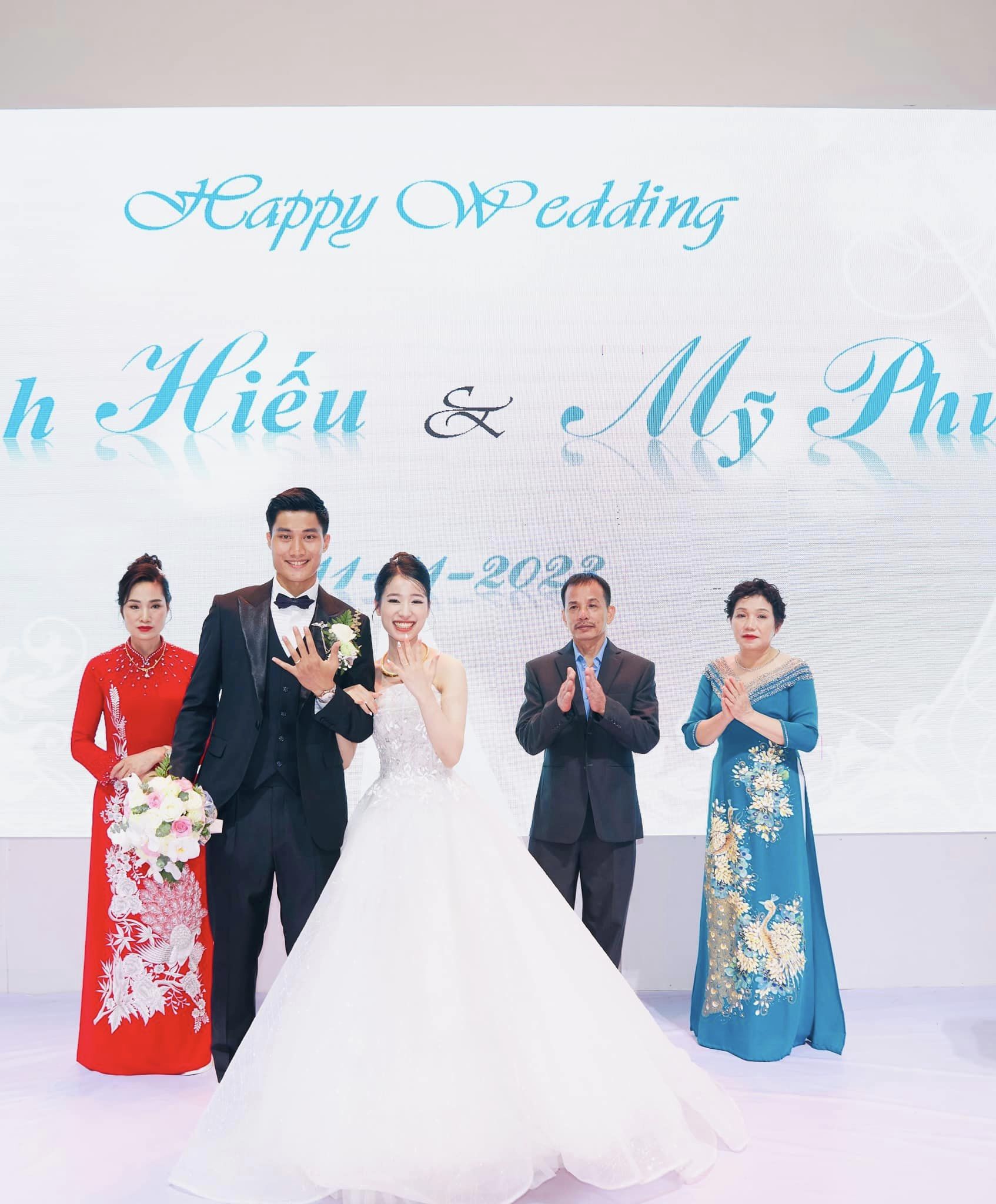 Cựu thủ môn U20 Việt Nam lấy vợ giáo viên, đám cưới không linh đình như Đoàn Văn Hậu nhưng trọn vẹn hạnh phúc- Ảnh 5.