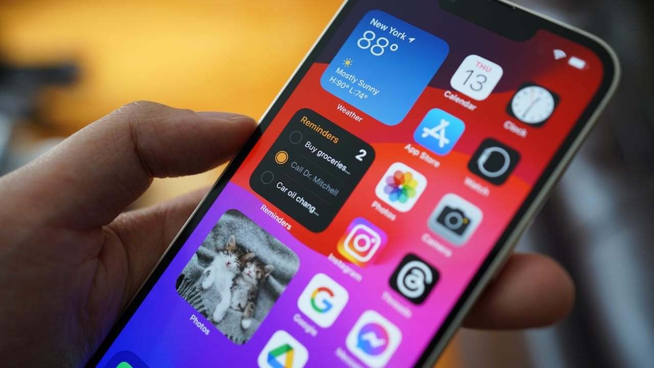 Lộ dấu hiệu cho thấy iPhone sắp được phép cài ứng dụng ngoài App Store, riêng người dùng Việt vẫn chưa thể 'mừng thầm' - Ảnh 1.
