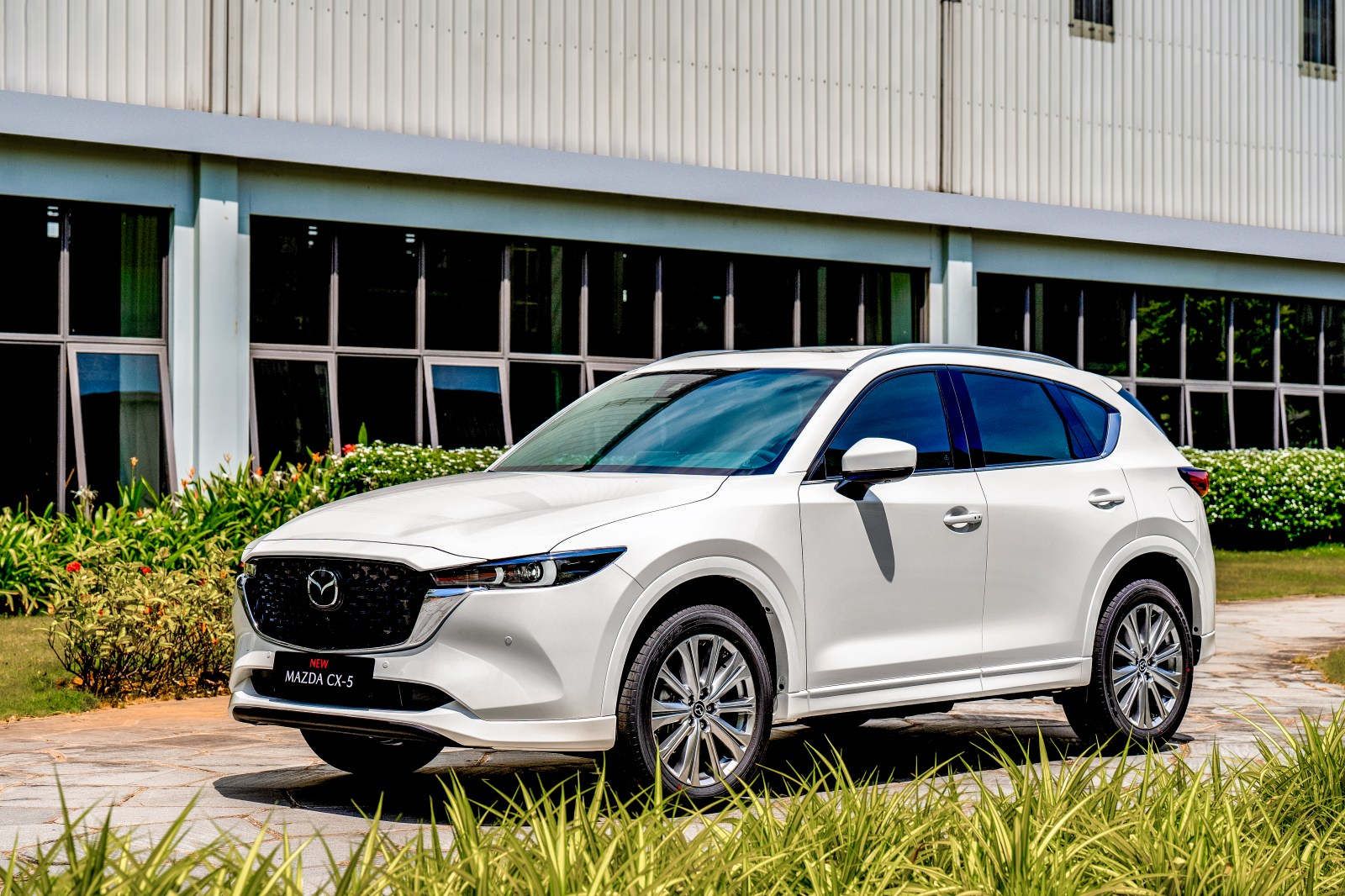 Ốp công thức 'giá rẻ, tiện nghi' khiến cả thị trường bị so sánh, Mazda CX-5 đang băng băng tới ngôi vương doanh số cả năm 2023 tại Việt Nam - Ảnh 4.