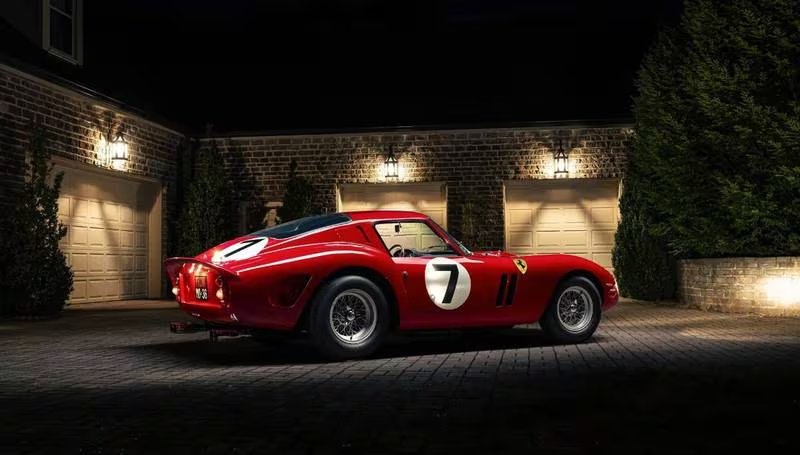 Ferrari trở thành chiếc xe đắt nhất từng được bán đấu giá với 51,7 triệu USD