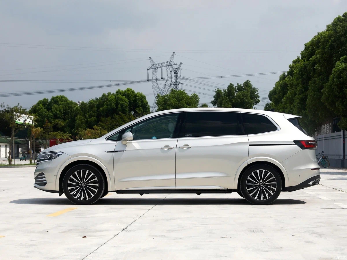 VW Viloran tại Việt Nam lộ nhiều trang bị trước ra mắt: Bản base nhiều công nghệ xịn, dễ hiểu vì sao đắt hơn Carnival - Ảnh 4.