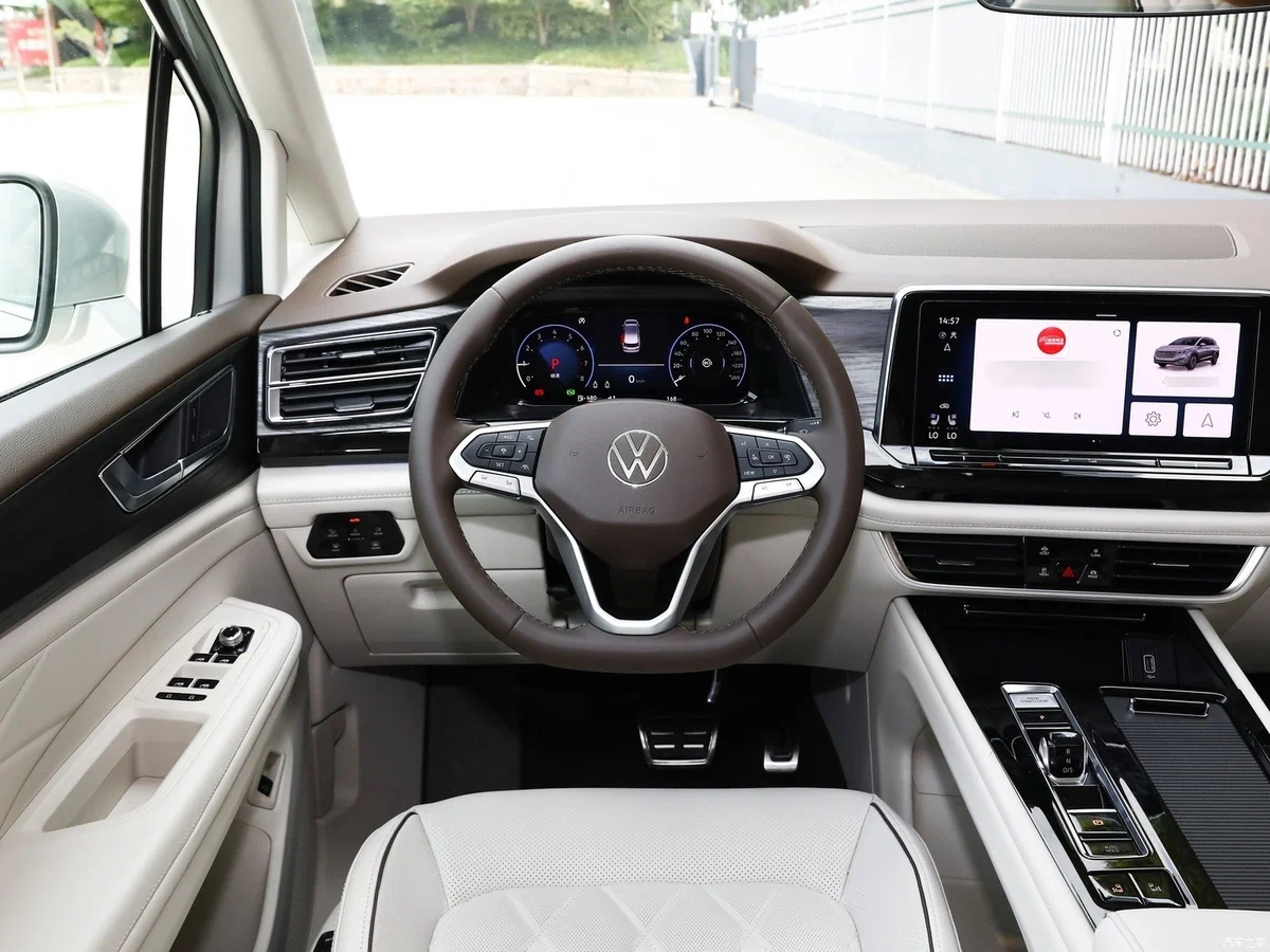 VW Viloran tại Việt Nam lộ nhiều trang bị trước ra mắt: Bản base nhiều công nghệ xịn, dễ hiểu vì sao đắt hơn Carnival - Ảnh 6.