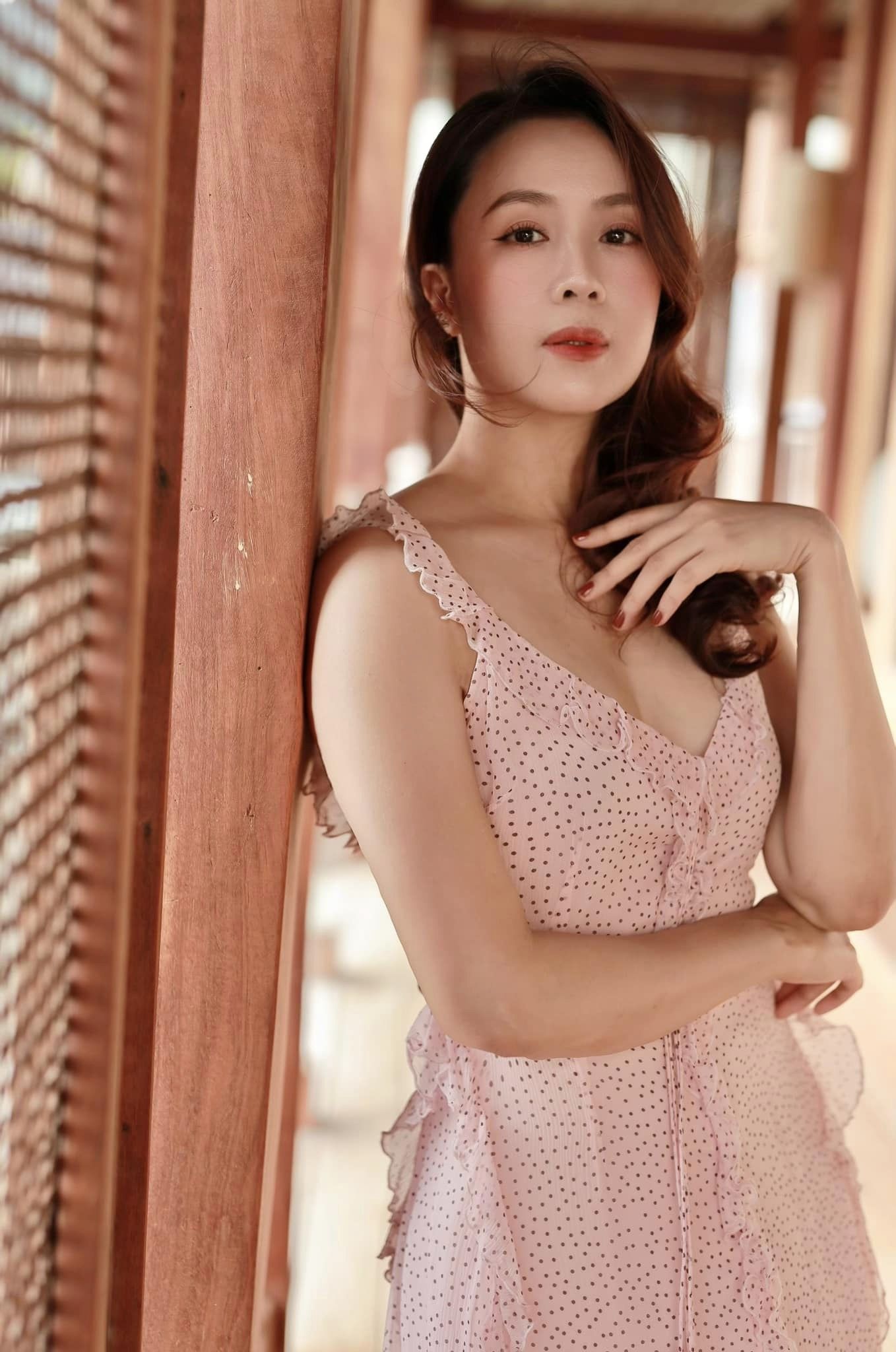 Nữ diễn viên Việt mà nhiều sao nam khao khát được hôn: Giấu kín chồng 15 năm, 40 tuổi vẫn đẹp nuột nà - Ảnh 3.