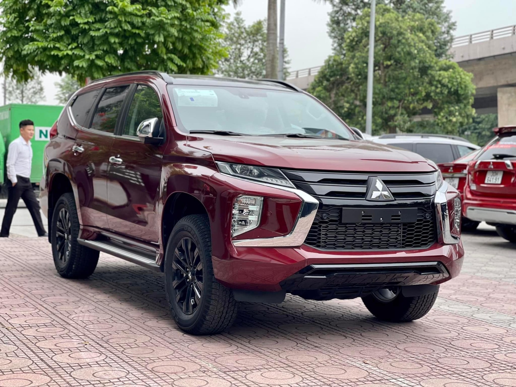 Mitsubishi Pajero Sport thêm bản mới tại Việt Nam: Đẹp hơn, thêm option, chơi sốc với 'mua xe từ 230 triệu' - Ảnh 6. Mitsubishi Pajero Sport thêm bản mới tại Việt Nam: Đẹp hơn, thêm option, chơi sốc với 'mua xe từ 230 triệu' - Ảnh 6.