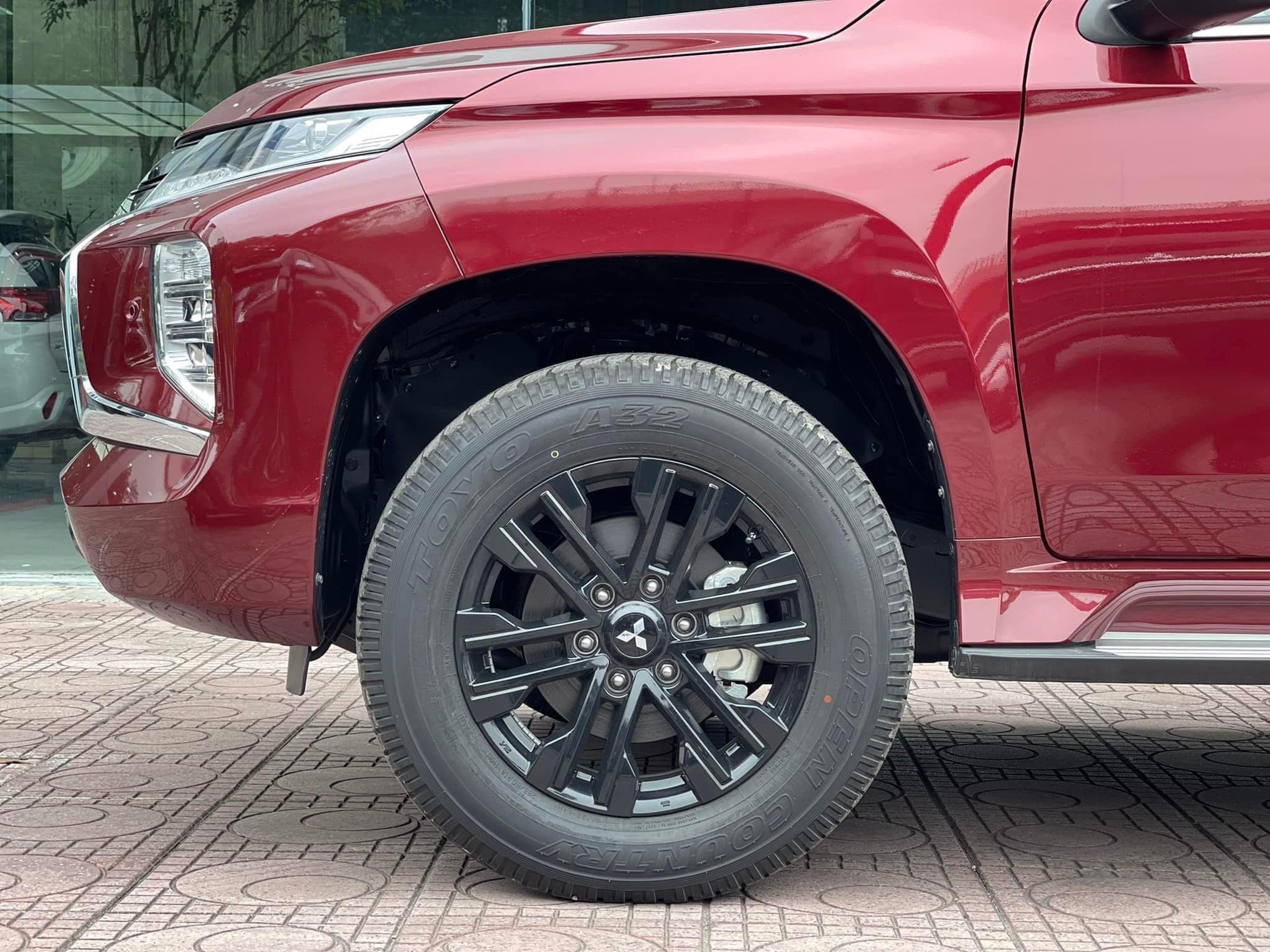 Mitsubishi Pajero Sport thêm bản mới tại Việt Nam: Đẹp hơn, thêm option, chơi sốc với 'mua xe từ 230 triệu' - Ảnh 8. Mitsubishi Pajero Sport thêm bản mới tại Việt Nam: Đẹp hơn, thêm option, chơi sốc với 'mua xe từ 230 triệu' - Ảnh 8.