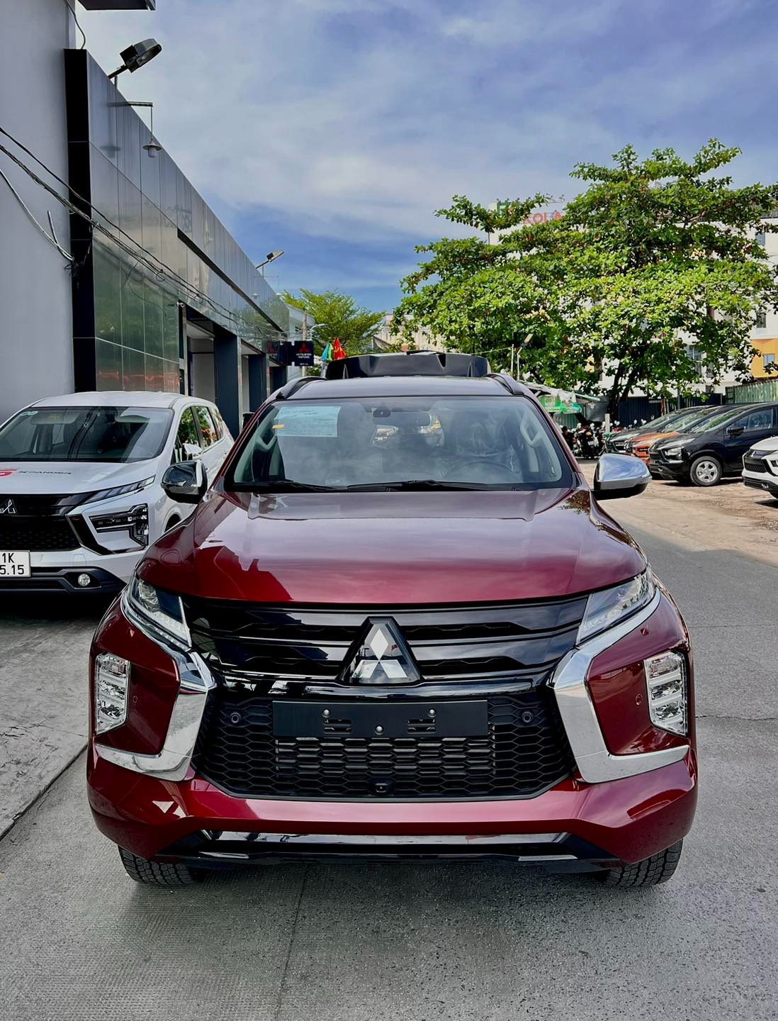 Mitsubishi Pajero Sport thêm bản mới tại Việt Nam: Đẹp hơn, thêm option, chơi sốc với 'mua xe từ 230 triệu' - Ảnh 9. Mitsubishi Pajero Sport thêm bản mới tại Việt Nam: Đẹp hơn, thêm option, chơi sốc với 'mua xe từ 230 triệu' - Ảnh 9.