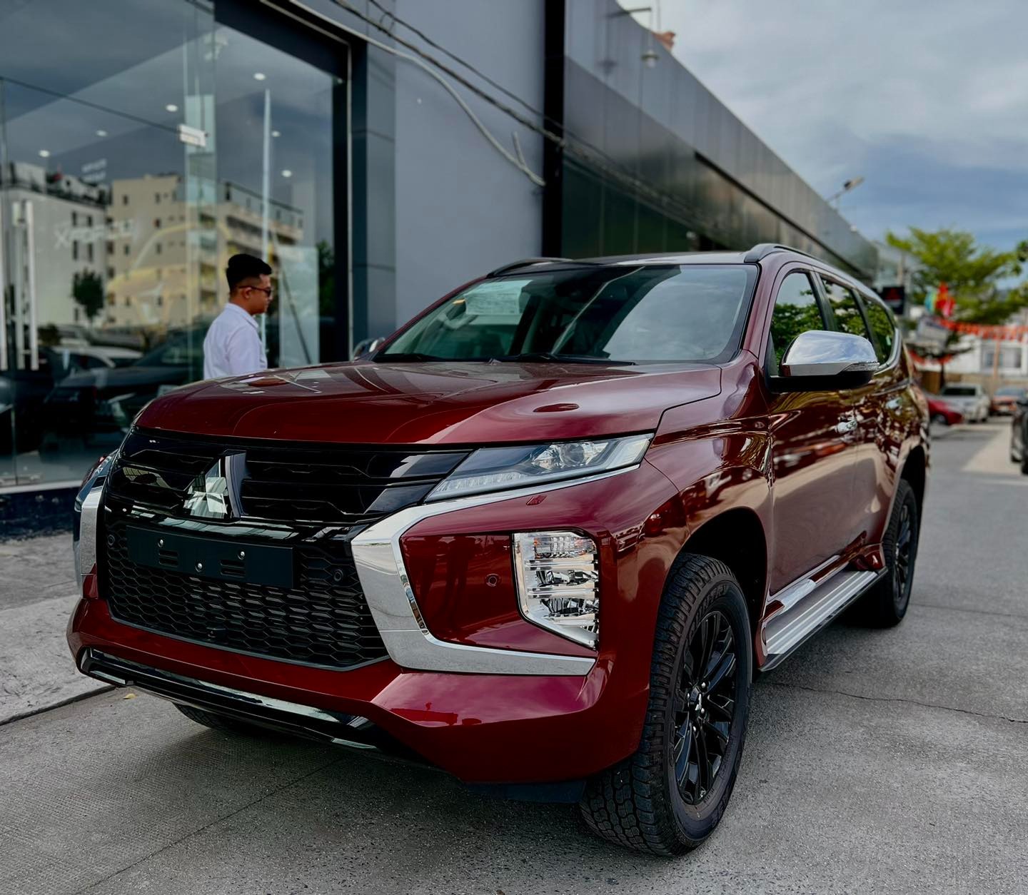 Mitsubishi Pajero Sport thêm bản mới tại Việt Nam: Đẹp hơn, thêm option, chơi sốc với 'mua xe từ 230 triệu' - Ảnh 7. Mitsubishi Pajero Sport thêm bản mới tại Việt Nam: Đẹp hơn, thêm option, chơi sốc với 'mua xe từ 230 triệu' - Ảnh 7.