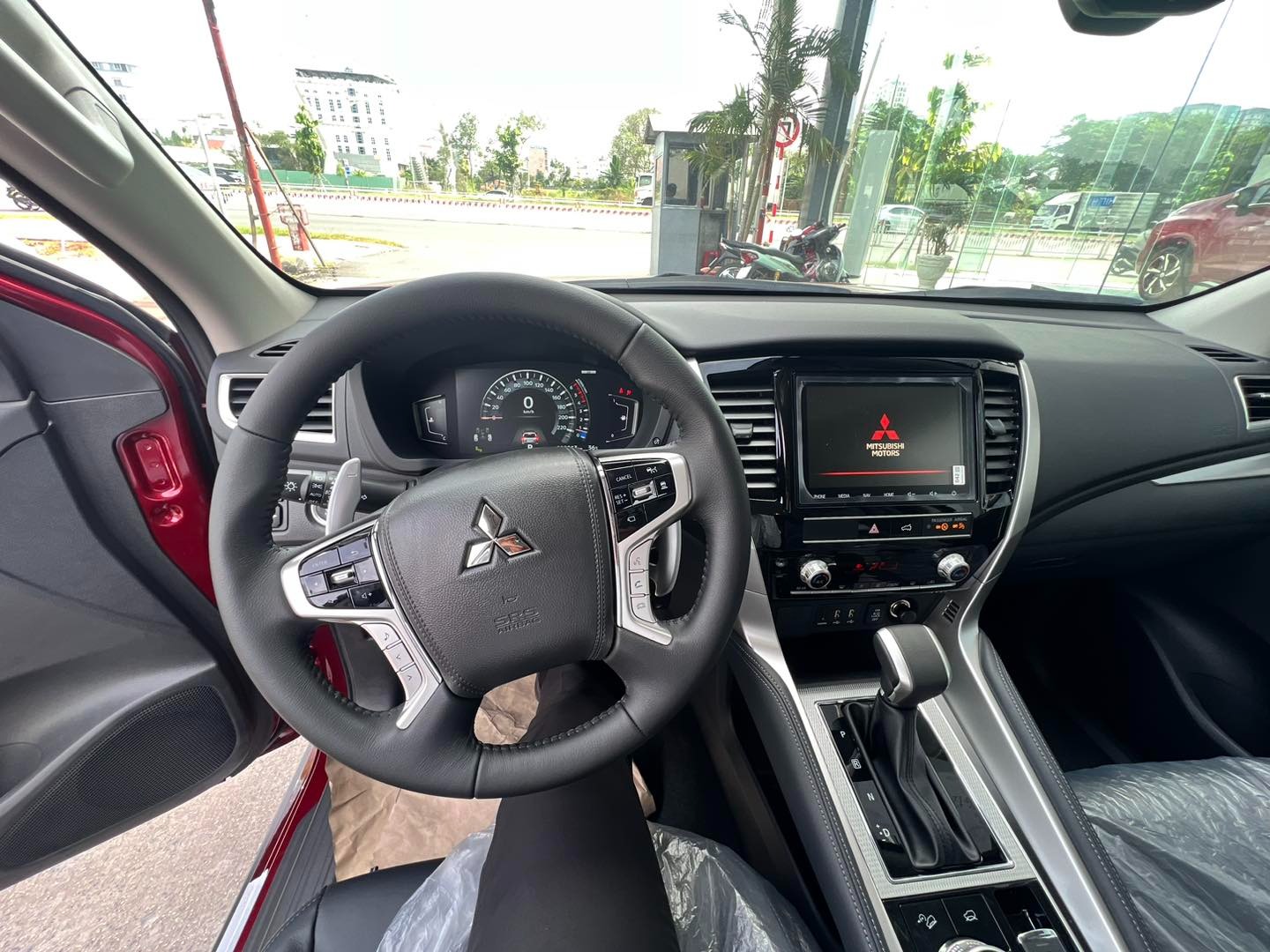 Mitsubishi Pajero Sport thêm bản mới tại Việt Nam: Đẹp hơn, thêm option, chơi sốc với 'mua xe từ 230 triệu' - Ảnh 14. Mitsubishi Pajero Sport thêm bản mới tại Việt Nam: Đẹp hơn, thêm option, chơi sốc với 'mua xe từ 230 triệu' - Ảnh 14.