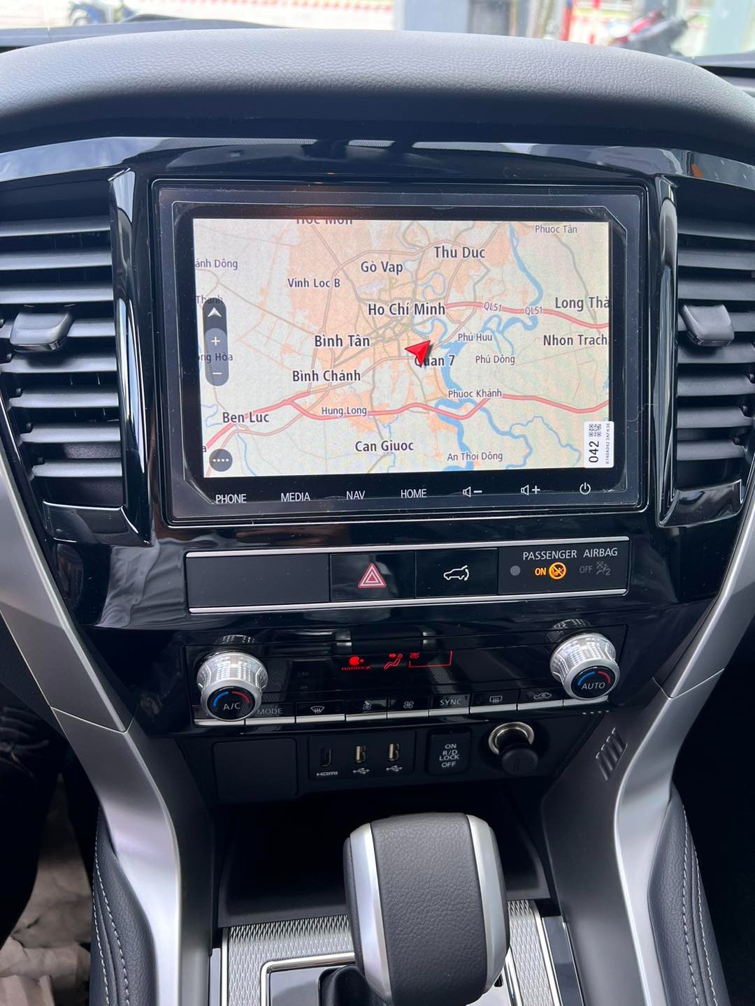 Mitsubishi Pajero Sport thêm bản mới tại Việt Nam: Đẹp hơn, thêm option, chơi sốc với 'mua xe từ 230 triệu' - Ảnh 16. Mitsubishi Pajero Sport thêm bản mới tại Việt Nam: Đẹp hơn, thêm option, chơi sốc với 'mua xe từ 230 triệu' - Ảnh 16.