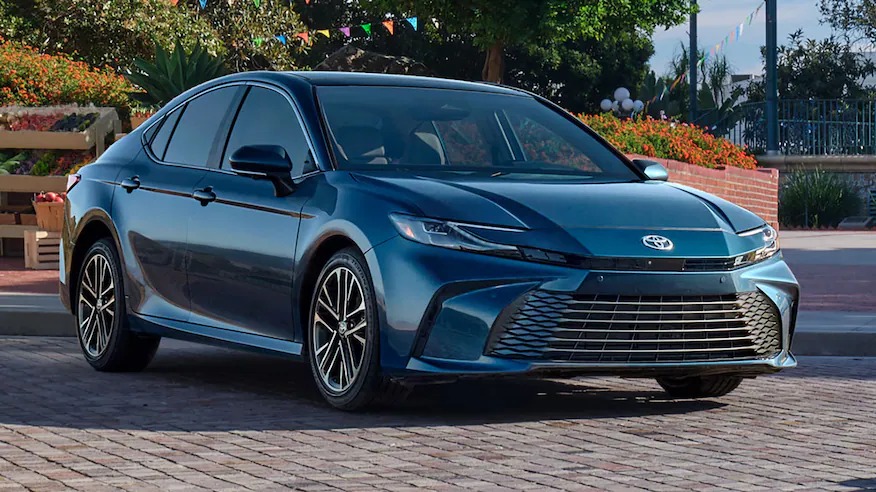 Khách Việt muốn mua Camry 2025 chính hãng phải chờ ít nhất đến cuối năm sau - Ảnh 1.