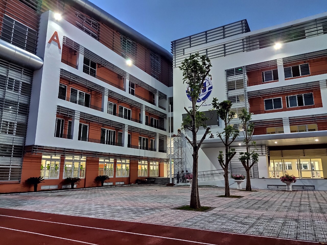 Một trường cấp 2 công lập ở Hà Nội "ĐỐN TIM" phụ huynh vì đẹp quá, nhìn đã muốn cho con vào học- Ảnh 2.
